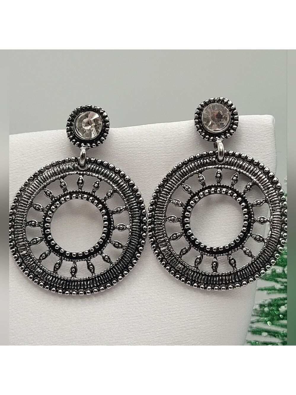✨2/$10✨ Hollow Round Grey Dangling Earrings